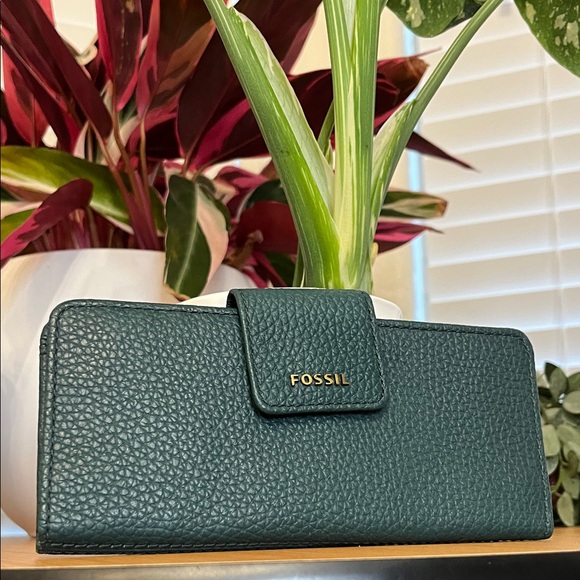 Fossil Emerald Green Women's Wallet EUC - Picture 1 of 10